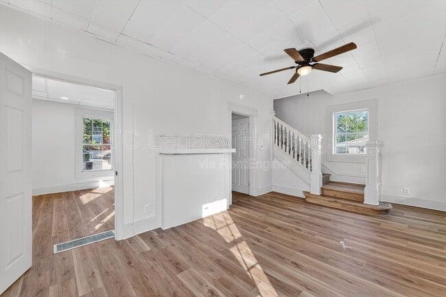 Building Photo - 139 Martin St