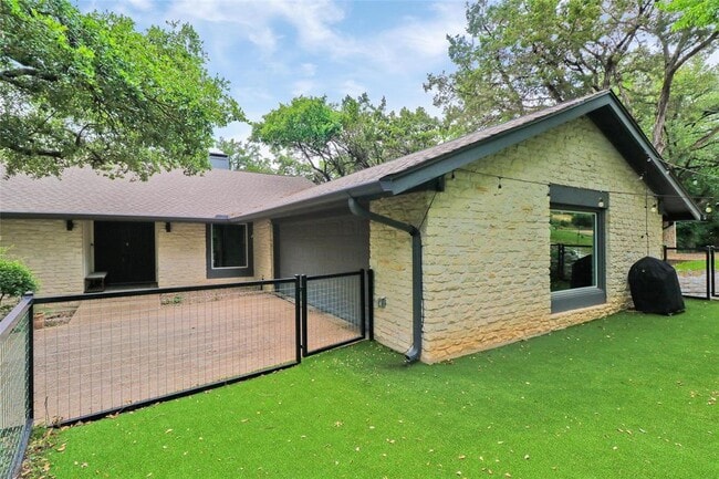 Building Photo - 3801 Laurel Ledge Ln