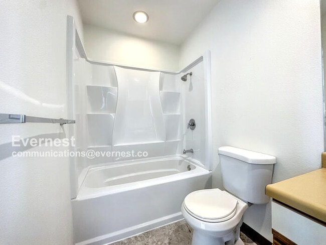 Building Photo - 1594 Bradley Dr