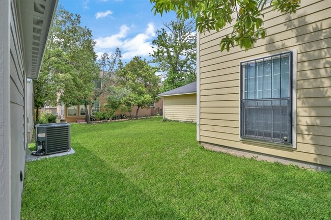 Building Photo - 16646 Meadowcroft St