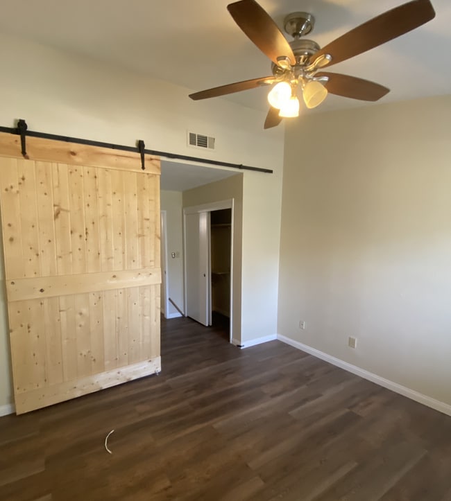 Building Photo - Newly Renovated Condo - In Beautiful Gated Community!