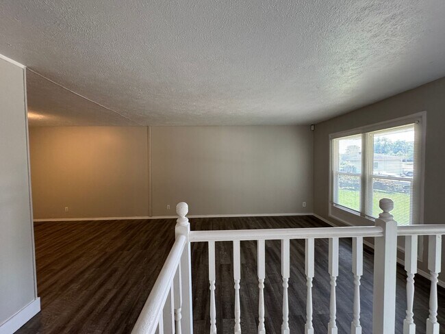 Building Photo - Far Eastside 4 Bedroom 2 Bath