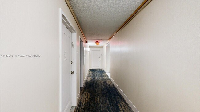 Building Photo - 18011 Biscayne Blvd