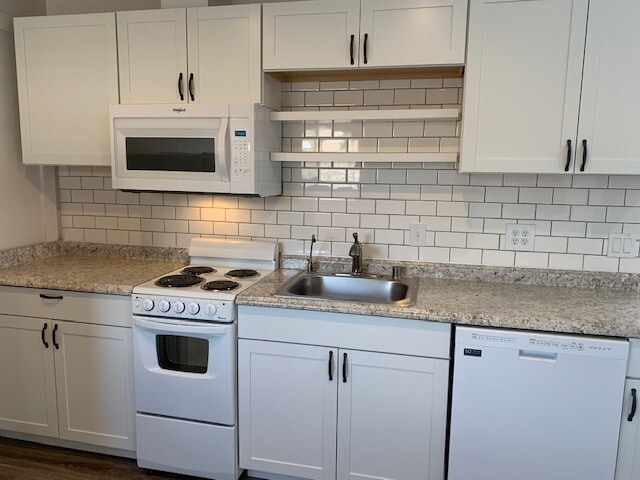 Building Photo - Gorgeous Studio ~ Convenient Location in E...