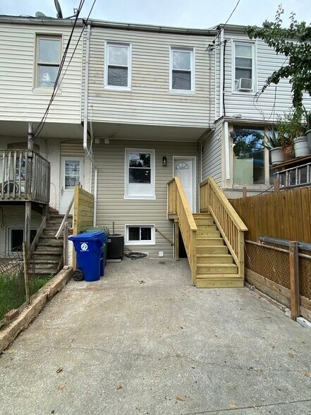 Building Photo - 334 Oldham St