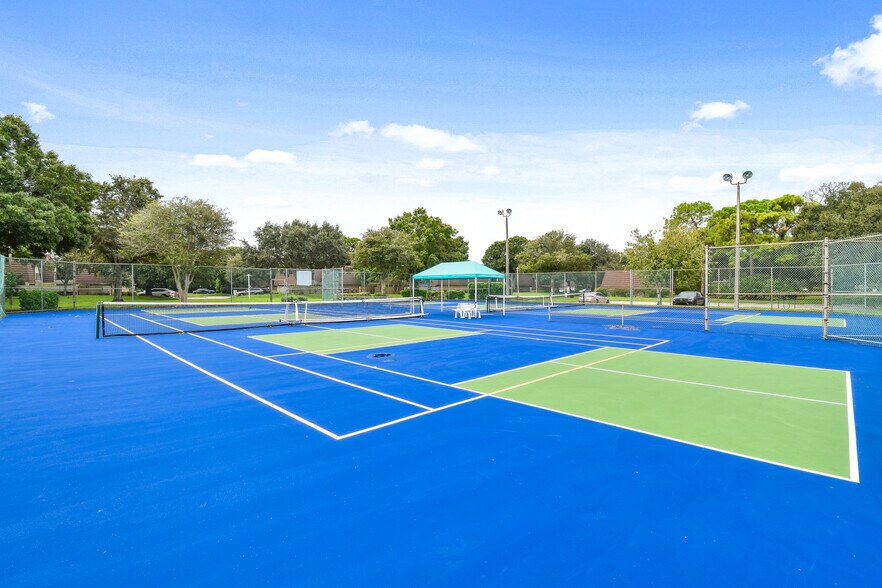 Building Photo - 2309 23rd Ln