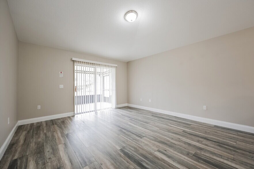 Building Photo - 2147 Sandridge Cir
