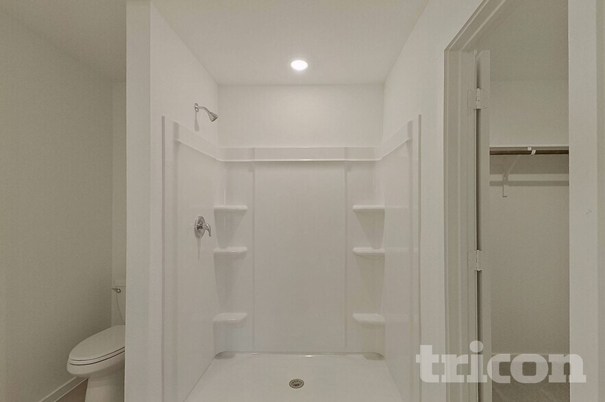 Building Photo - 843 Ponderosa Ln