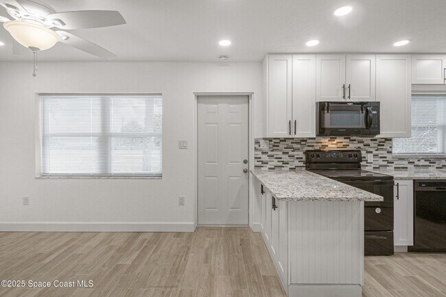 Building Photo - 2364 Pineapple Ave