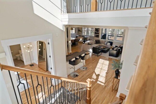 Building Photo - 568 Versailles Dr