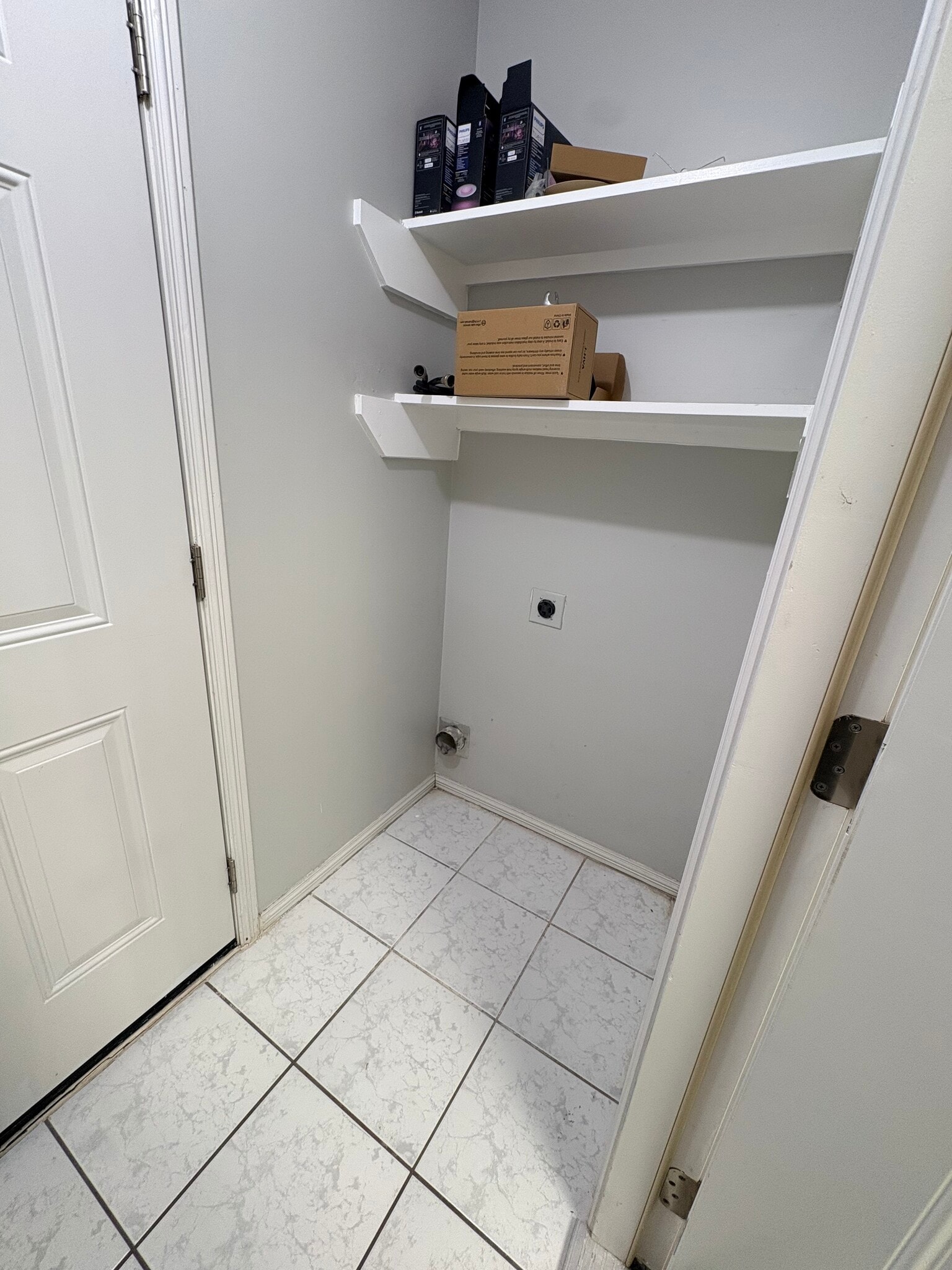 Washer/dryer hookup - 2921 W Iris Ave