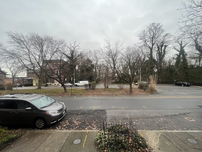 Building Photo - 2030 Park Ave