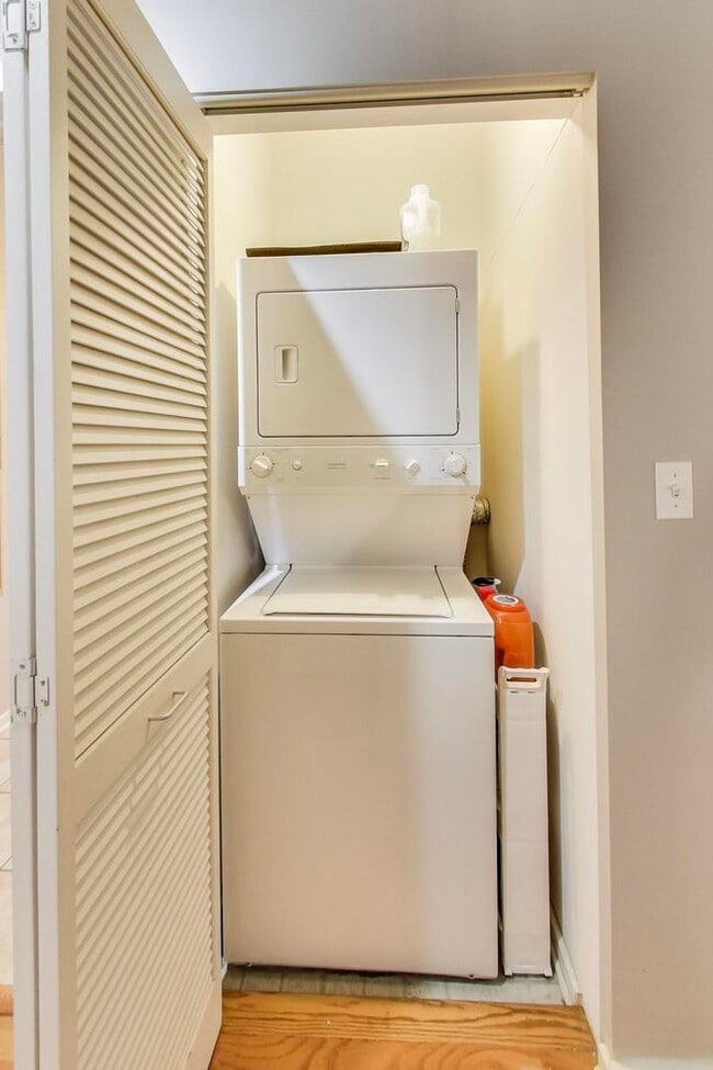 Building Photo - 520 S State St