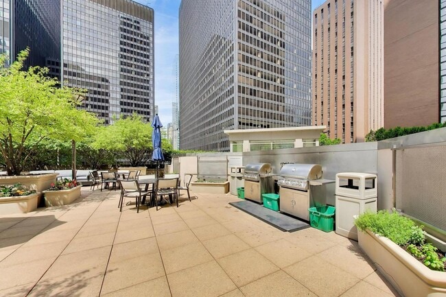 Building Photo - 222 N Columbus Dr