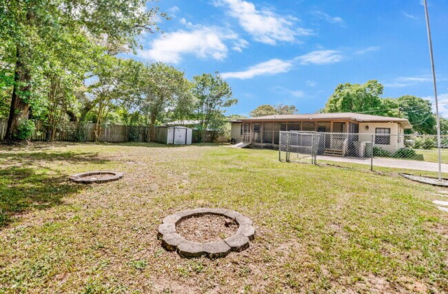 Building Photo - Charming 4 Bedroom Pensacola Rental in a Convenient Location!