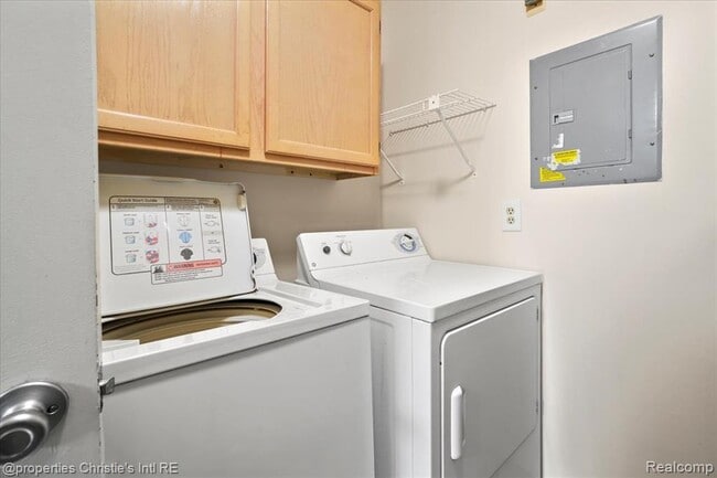 Building Photo - 37447 Stonegate Cir
