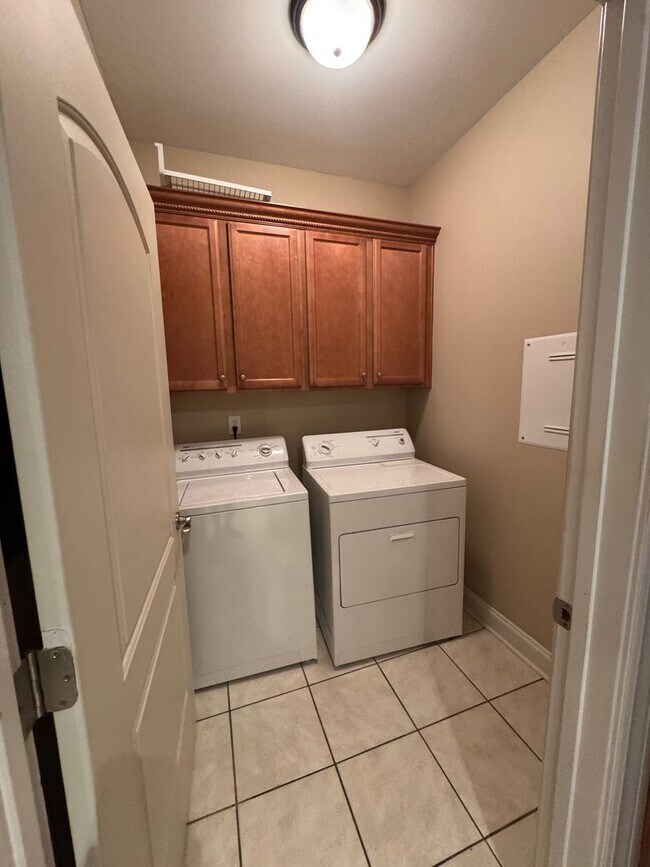 Building Photo - FOR RENT - Luxury Condo near downtown