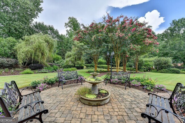 Building Photo - 2611 Briers N Dr