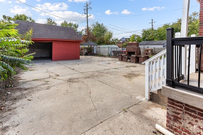 Building Photo - 4357 Fullerton Ave