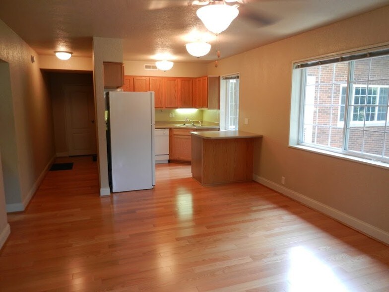 Building Photo - 500 Grandview Ct