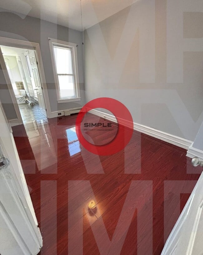 Building Photo - 3 bed house