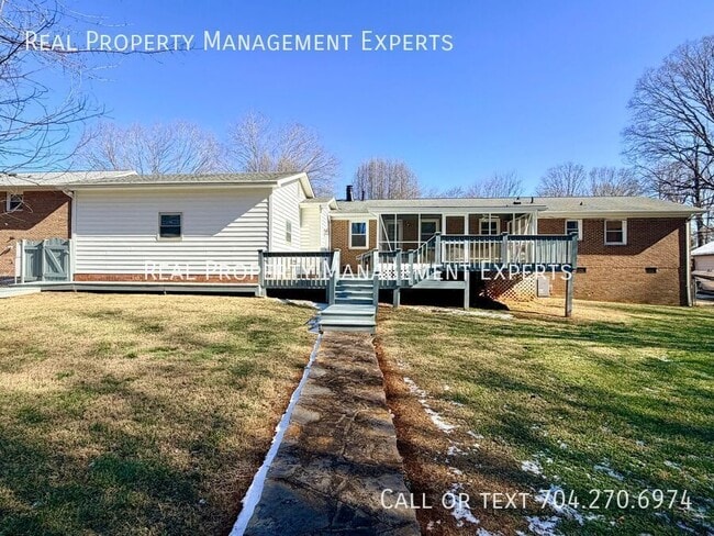 Building Photo - 10109 Windrift Rd