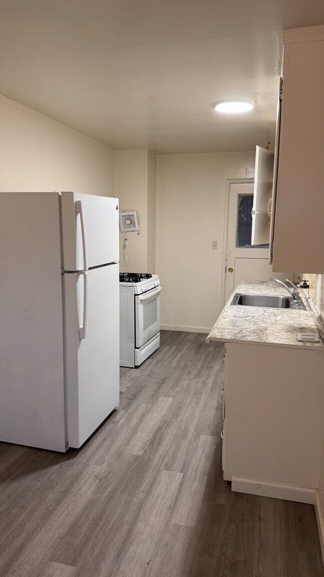 Building Photo - 1248 E 15th St