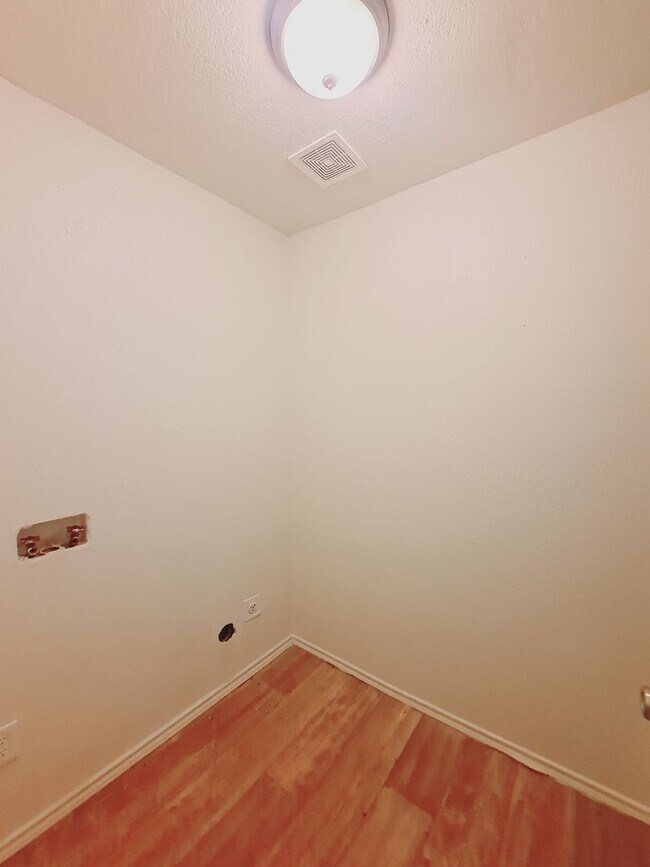 Building Photo - Mulkey 1500-1502