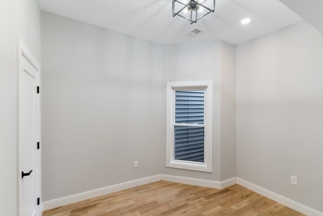 Building Photo - 249 Marion St