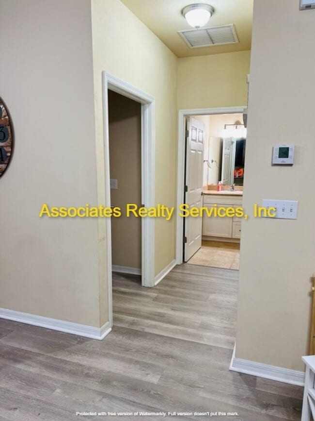 Building Photo - Sublease!   Lovely End Unit in Villas of West End LOOK!