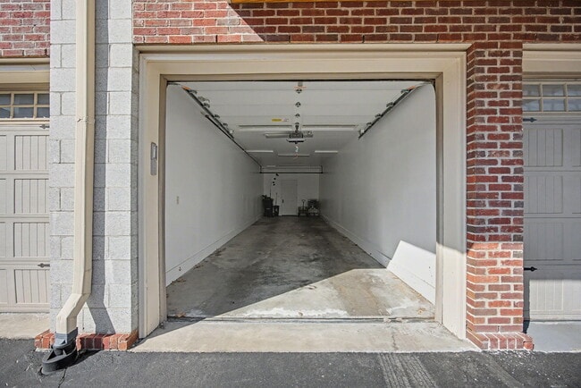 Building Photo - 261 S Limestone