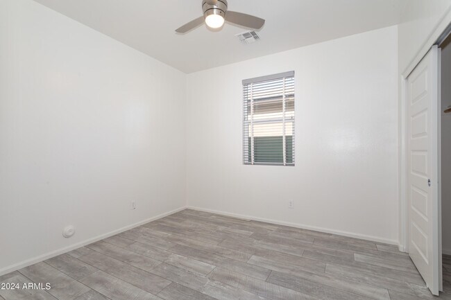 Building Photo - 10432 W Papago St