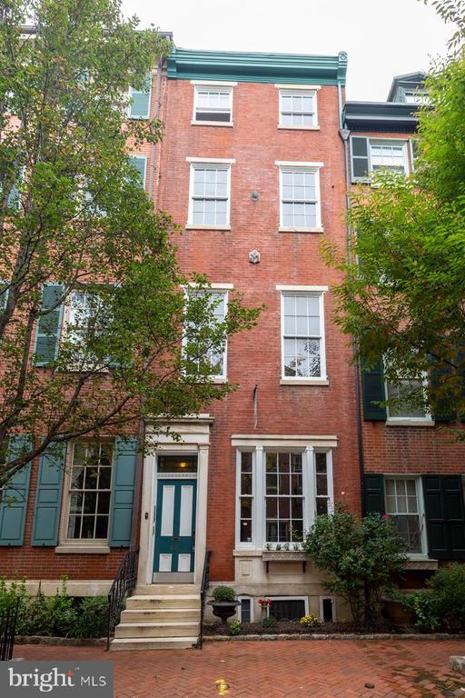 Building Photo - 927 Clinton St