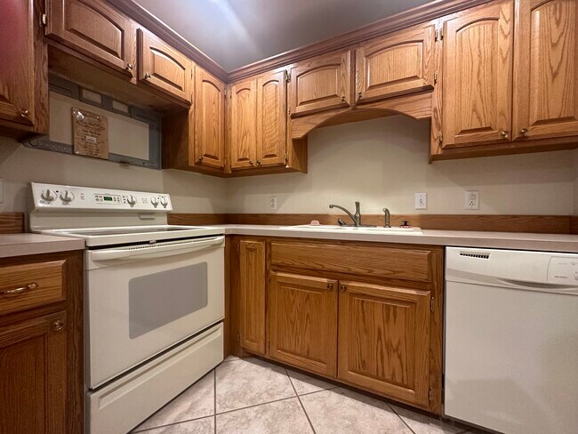 Building Photo - 6816 SW Drakestone Blvd