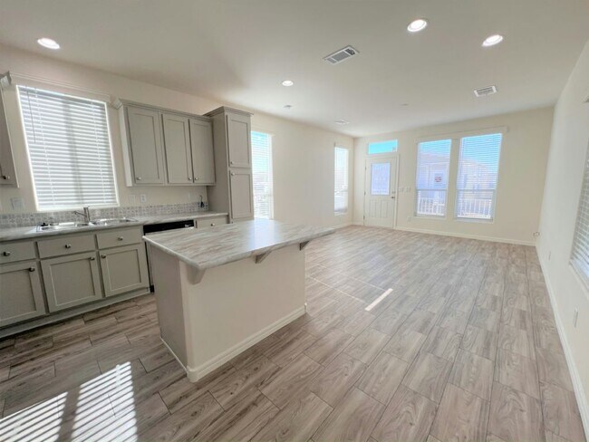 Building Photo - 2206 S Ellsworth Rd