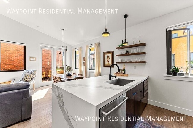 Building Photo - 611 S 8th St