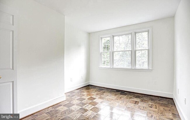 Building Photo - 3251 Sutton Pl NW