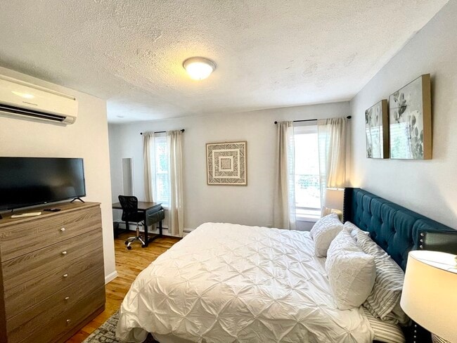 Building Photo - 1002 Tremont St