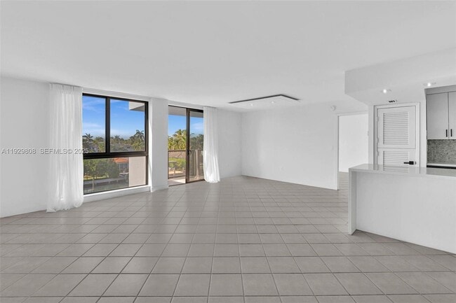 Building Photo - 9800 W Bay Harbor Dr