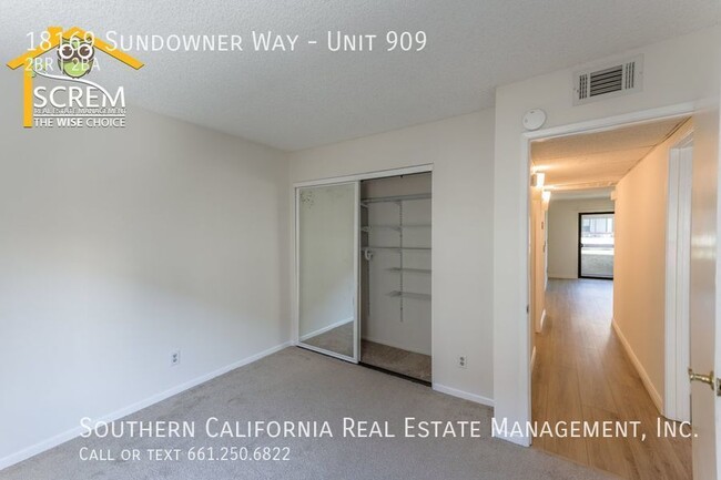 Building Photo - Two Bedroom Condo in Canyon Country