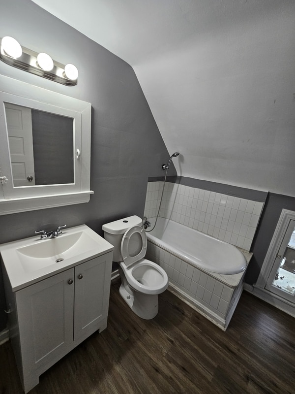 Building Photo - 3336 W 54th St