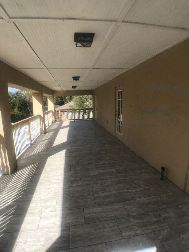 Building Photo - Great 4 bedroom pool home in gated community