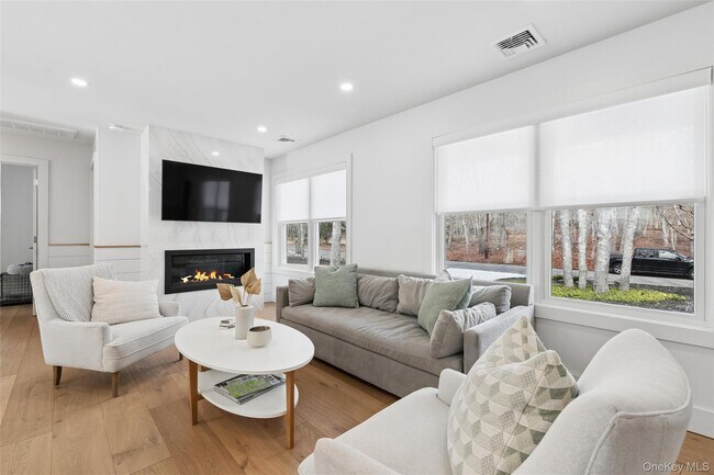 Building Photo - 6 W Landing Rd