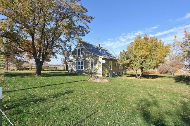 Building Photo - 3344 W South Slope Rd