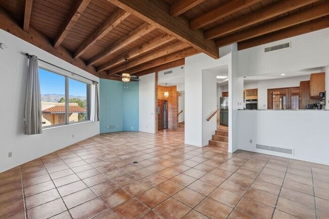 Building Photo - 770 N Lazy J Wy