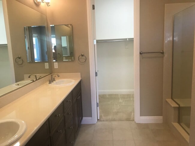 Building Photo - Charming 2 Bed 2 Bath - Trilogy at The Vineyards