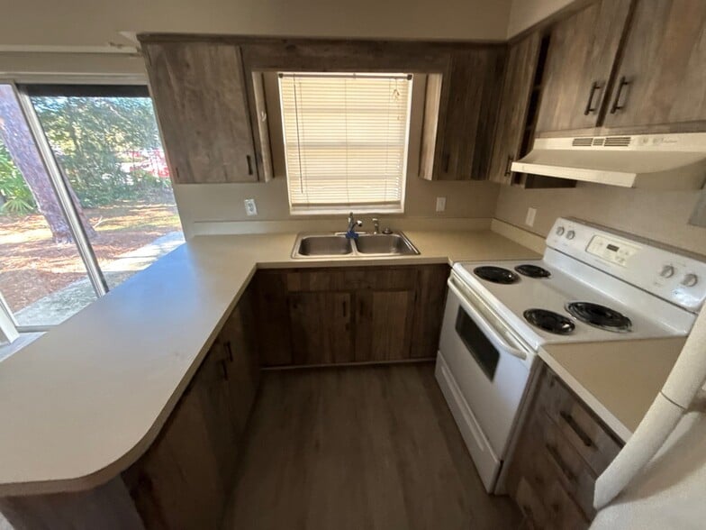 Building Photo - 2374 S Sandburg Pt