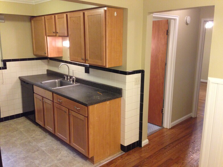 Building Photo - 6018 Woodmont Ave