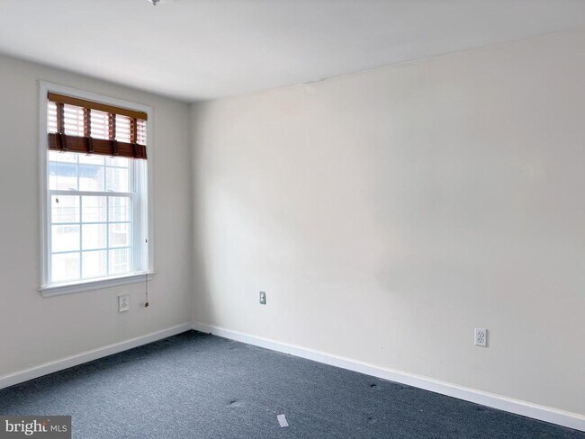 Building Photo - 1525 Montrose St