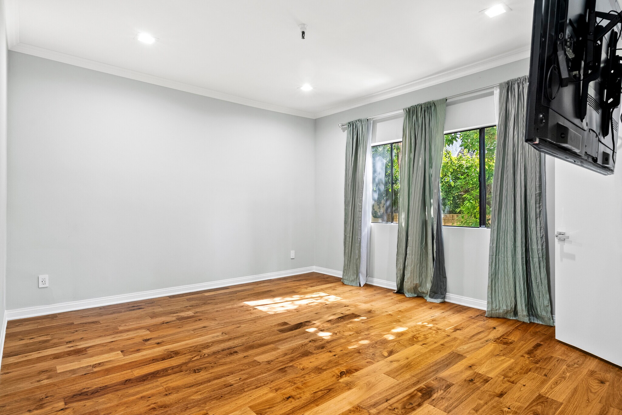 Building Photo - 14630 Dickens St